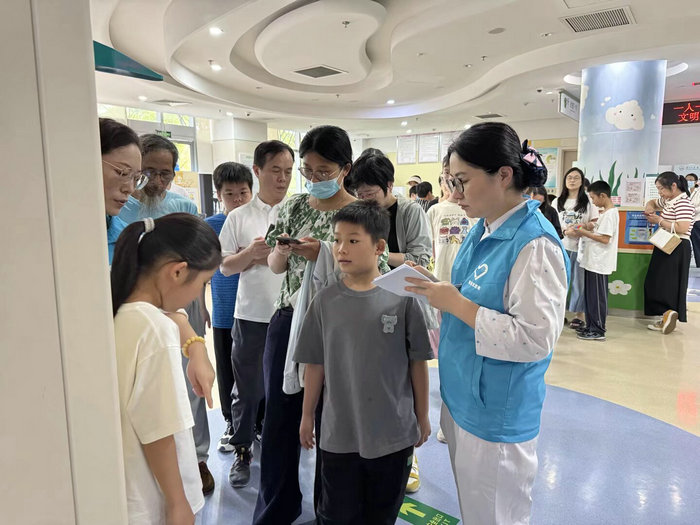 国庆护成长 义诊暖童心——我院举办儿童生长发育专场活动.jpg 国庆护成长 义诊暖童心——我院举办儿童生长发育专场活动.jpg