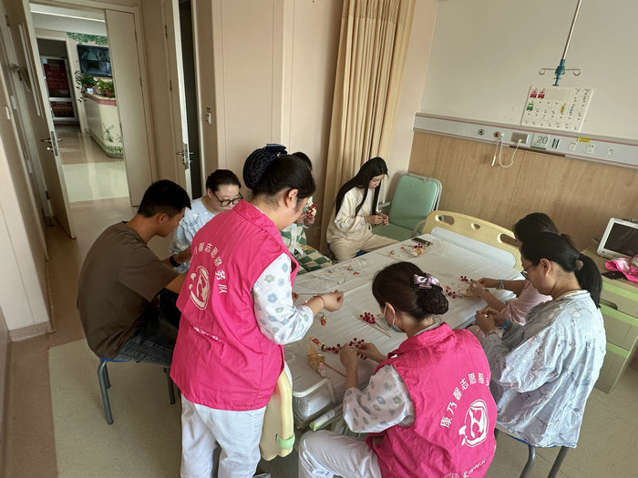 孕医温暖中秋情 我院开展非遗竹编灯DIY活动共庆佳节.jpg