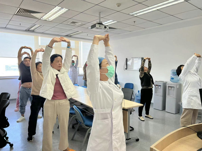 我院举办“世界慢阻肺日”公益活动 筑牢呼吸健康防线2.jpg