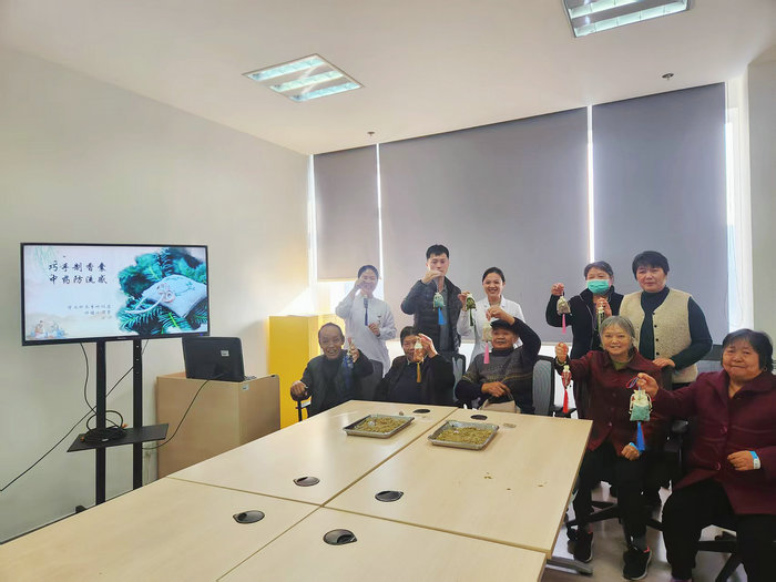 药香盈袖护安康 我院开展香囊DIY活动2.jpg 药香盈袖护安康 我院开展香囊DIY活动2.jpg