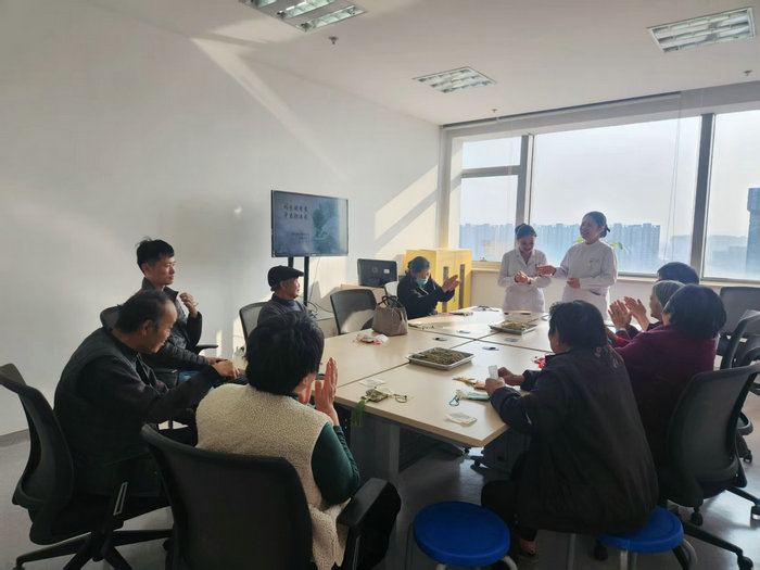 药香盈袖护安康 我院开展香囊DIY活动