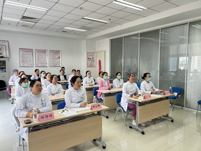 以心创新,用心守护——我院2025年创新优质护理项目竞赛决赛圆满落幕.jpg 以心创新,用心守护——我院2025年创新优质护理项目竞赛决赛圆满落幕.jpg