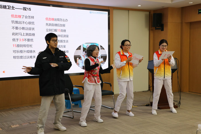 多形式科普健康及救护知识,我院举办2025年健康科普路演暨救护技能竞赛.jpg 多形式科普健康及救护知识,我院举办2025年健康科普路演暨救护技能竞赛.jpg