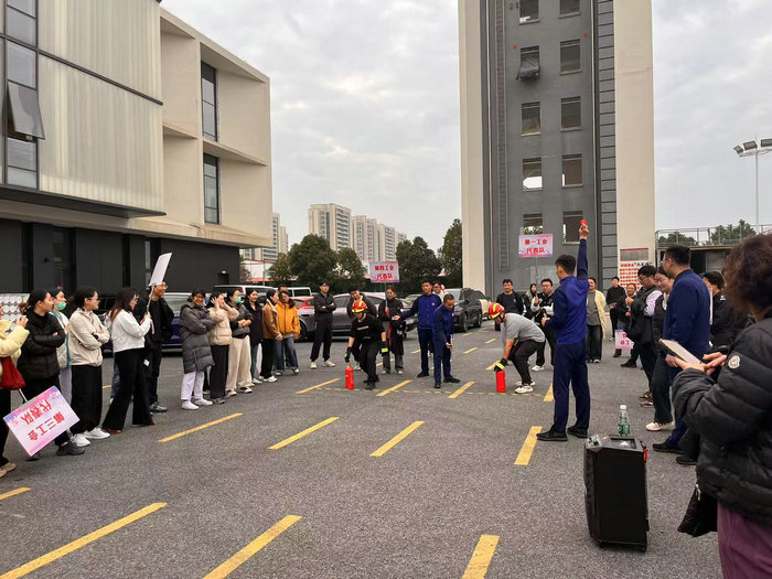 筑牢安全防火墙 第七届西部医联体消防趣味运动会圆满举办2.jpg