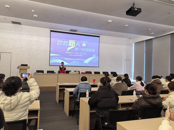 我院助力高新区生命守护计划,赋能幼教紧急救护能力.jpg 我院助力高新区生命守护计划,赋能幼教紧急救护能力.jpg