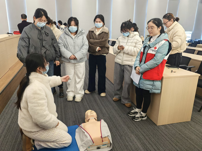 我院助力高新区生命守护计划,赋能幼教紧急救护能力2.jpg 我院助力高新区生命守护计划,赋能幼教紧急救护能力2.jpg