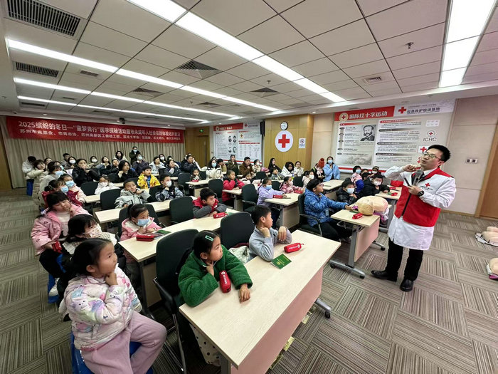 我院举办“缤纷的冬日”家庭式医学体验活动3.jpg