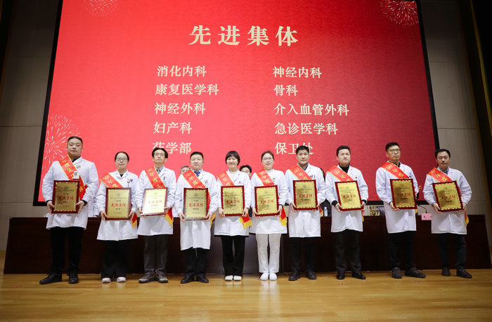 南大苏州医院召开2025年度工作暨三乙创建动员大会 (3).jpg
