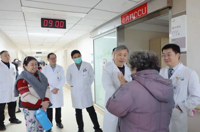 暖心走访，点赞连连，院领导慰问暖心走访，点赞连连，院领导慰问春节值班医务人员暖心走访，点赞连连，院领导慰问.jpg