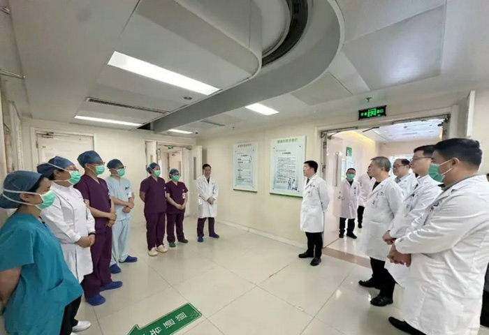 暖心走访，点赞连连，院领导慰问暖心走访，点赞连连，院领导慰问春节值班医务人员4暖心走访，点赞连连，院领导慰问.jpg