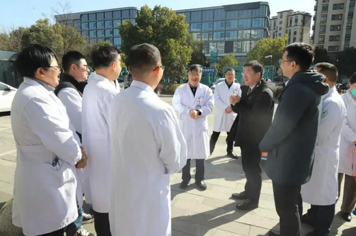 暖心走访，点赞连连，院领导慰问暖心走访，点赞连连，院领导慰问春节值班医务人员6暖心走访，点赞连连，院领导慰问.jpg
