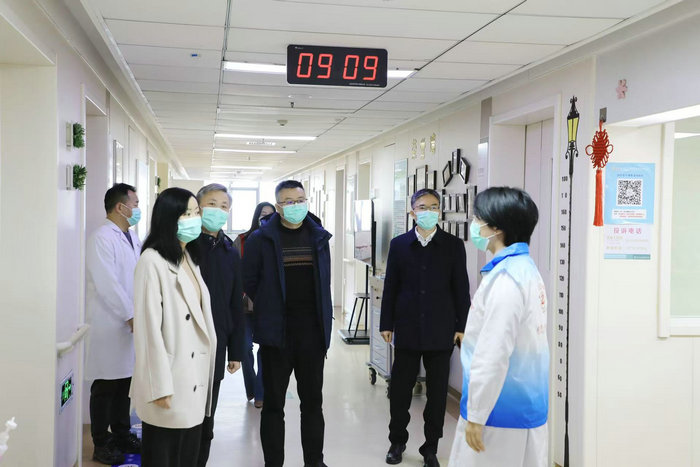 区社会事业局、总工会领导慰问我院春节值班医务人员4.jpg