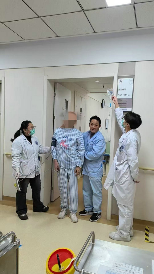 康复训练2月，我院助力脑梗患者从昏迷到自理3.jpg