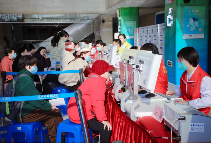 我院开展“关爱女性健康”多学科联合义诊2.JPG