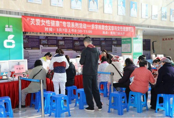 我院开展“关爱女性健康”多学科联合义诊3.JPG