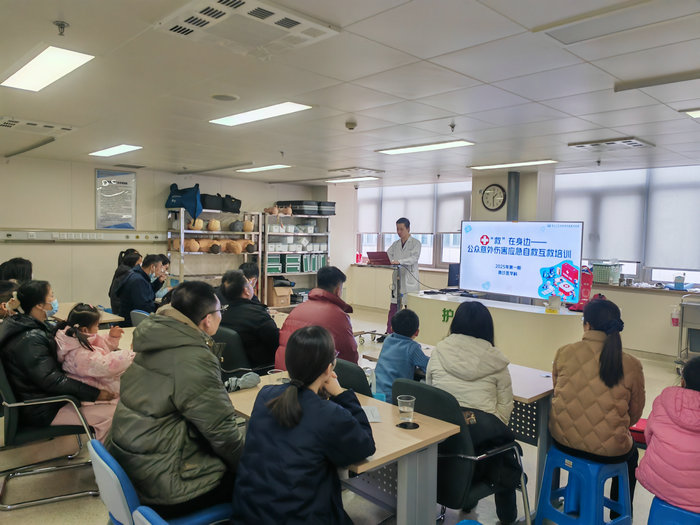 我院成功举办2025年首期“救在身边”急救培训活动 (1).jpg