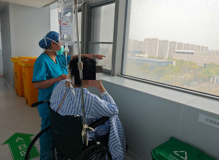 医者仁心 我院成功救治重度农药中毒男青年2.JPG