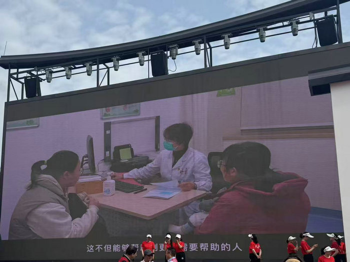 我院在省、市“世界红十字日”主题活动上展示“三救三献”故事2.jpg