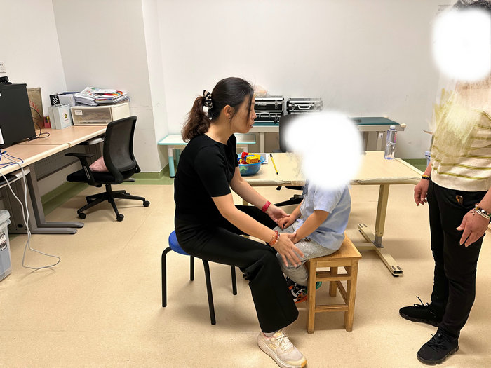 南大苏州医院开展孤独症儿童线下评估公益活动.jpg