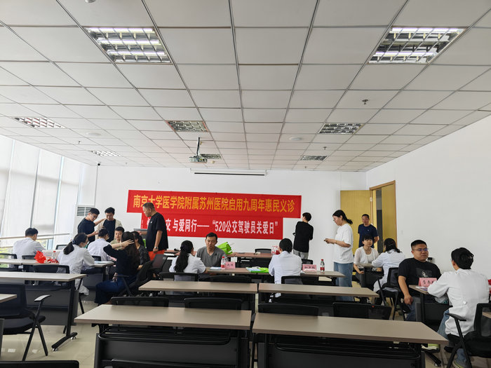 我院走进新区公交公司与望亭鹤溪社区开展公益义诊2.jpg