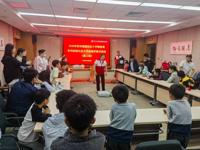 普及“三献”和救护 我院举办五一假期开放日活动.jpg