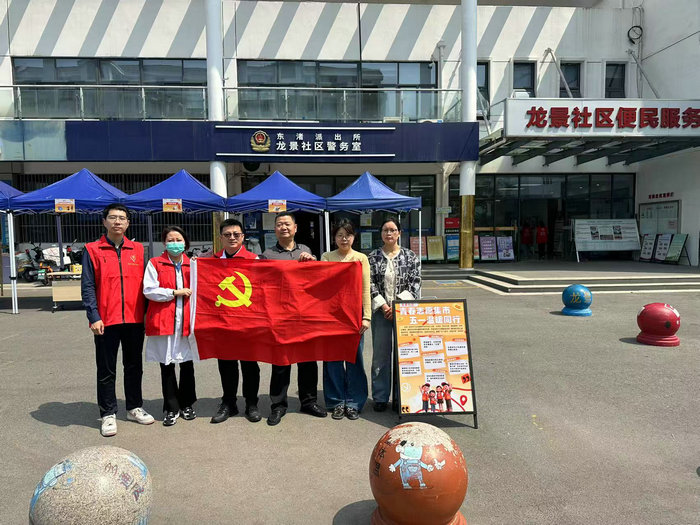 党建共建 我院于双节之际在龙景社区奉献志愿2.jpg