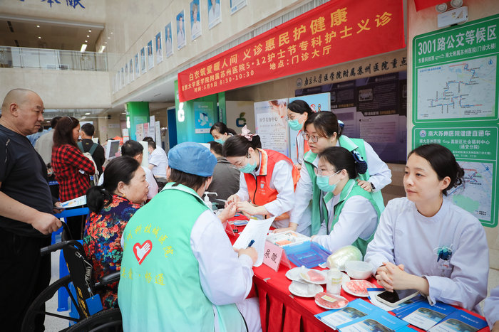 专科义诊送健康，专业护理暖人心 ——我院举办专科护士义诊及互联网+护理活动3.jpg