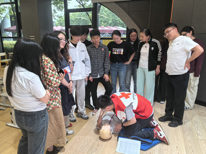 我院为苏州科技城实小教育集团开展系列初级救护培训.jpg