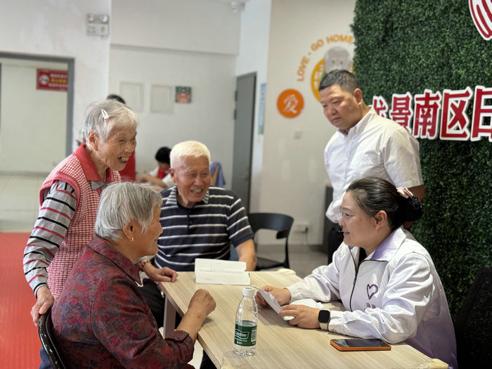 医社联动党建共建 健康报告解读献礼“父亲节”2.jpg