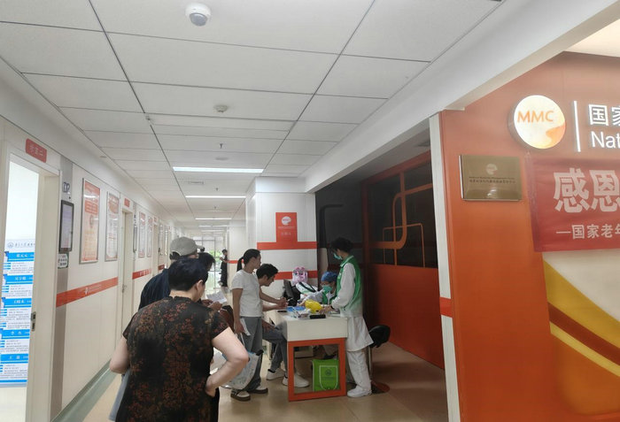 我院泌尿外科举办父亲节公益筛查义诊活动.jpg