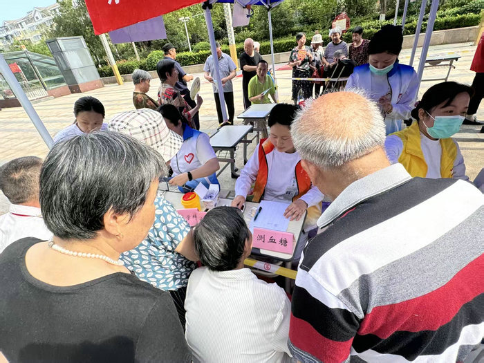 医社共建为老健康 南大苏州医院“夕阳红”服务团队走进东渚新苑2.jpg