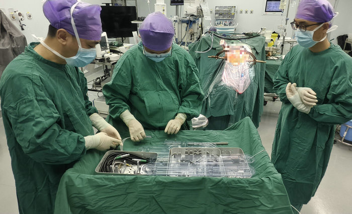 为帕金森病患者点亮康复新曙光 南大苏州医院成功实施DBS手术2.jpg