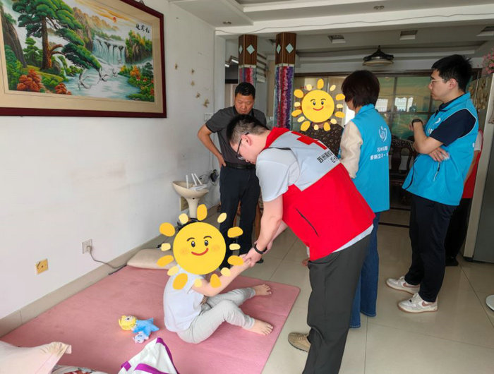 党建引领迎六一 我院走进龙景社区开展科普走访活动2.JPG