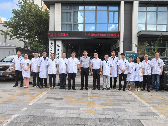 南大苏州医院“健康直通车”进通安3.jpg