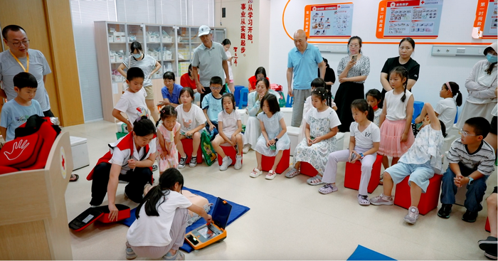 彭山社区家庭组团打卡 助力青少年健康成长2.png