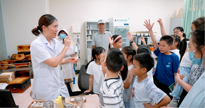 彭山社区家庭组团打卡 助力青少年健康成长3.png