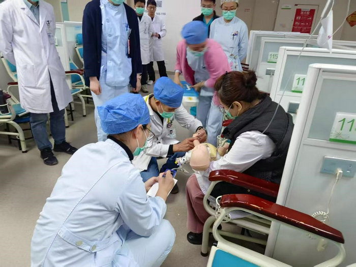 男童喝饮料引发过敏性休克，我院精准识别挽救生命.jpg