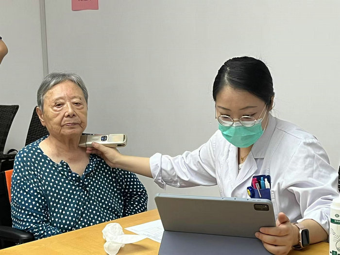 南大苏州医院携手光大汇晨阳山养老公寓深化失智症康养服务.jpg