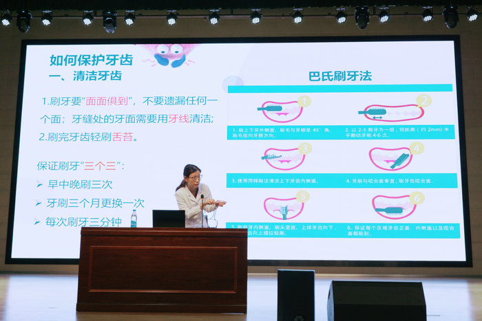 第一时间救援、牙洁眼亮讲座走进新区一中科技城校.jpg