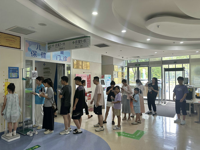 8 月 10、13、17 日，南大苏州医院将连续举办三场骨龄仪生长发育义诊.jpg