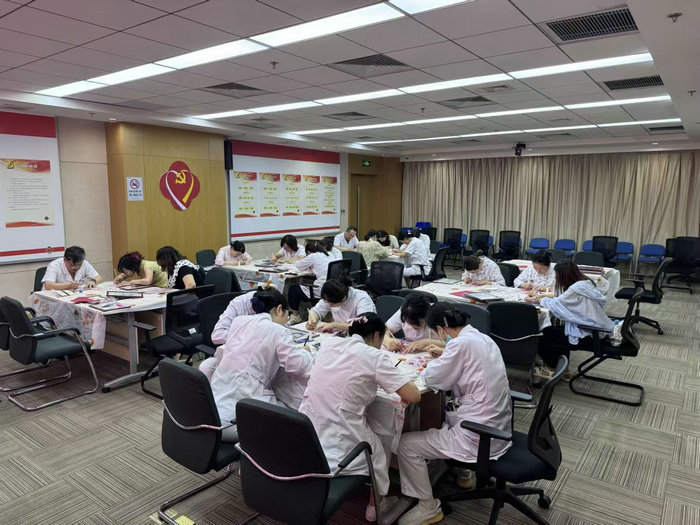 我院举办庆国庆·迎中秋节非遗手工活动.jpg