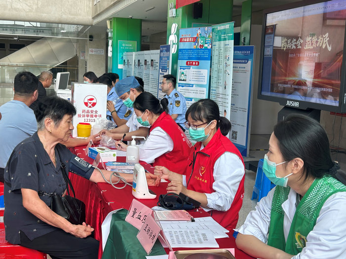 2025年苏州高新区“全国药品安全宣传周”系列活动在我院启动3.jpg