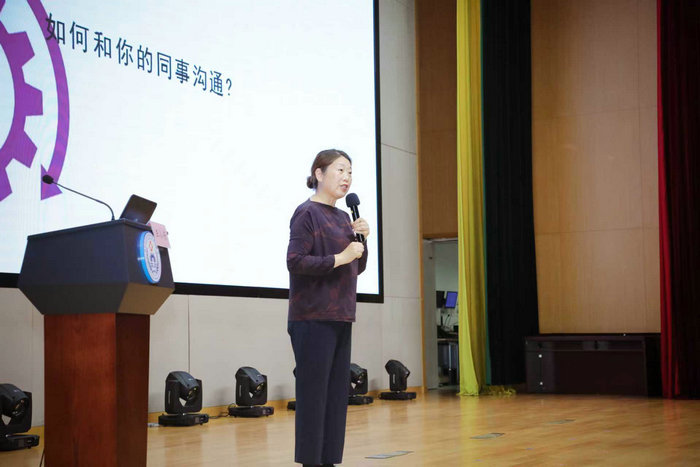 助力提升医疗服务软实力 我院举办礼仪沟通专题培训2.jpg