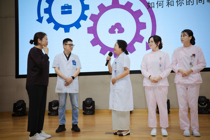 助力提升医疗服务软实力 我院举办礼仪沟通专题培训3.jpg