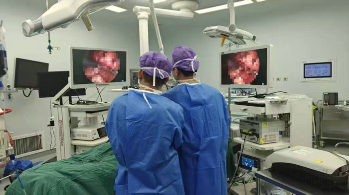 20斤巨型积水肾惊现腹腔！小结石拖成“定时炸弹”险致命