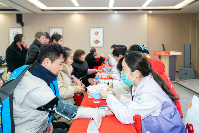 党建引领医社结合 南大苏州医院与通安镇华通一区共建“健康档案管理”项目4.jpg 党建引领医社结合 南大苏州医院与通安镇华通一区共建“健康档案管理”项目4.jpg