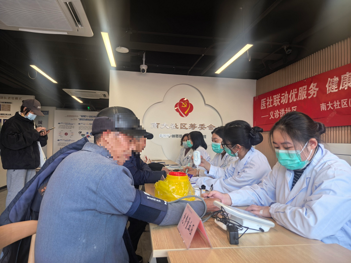 医社联动优服务 我院健康义诊走进南大社区（筹）3.png