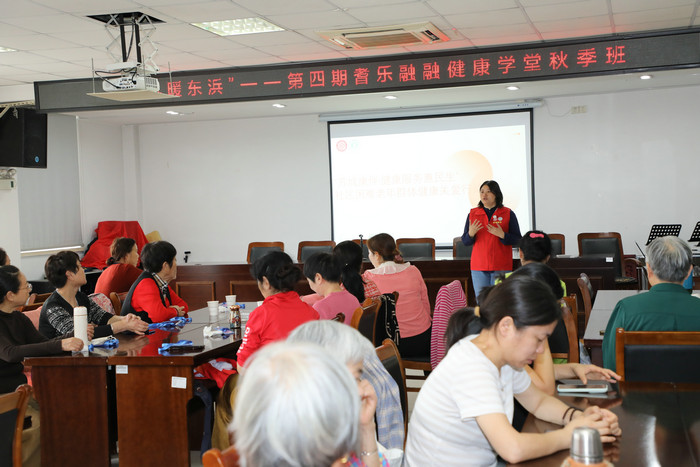 苏城康伴·健康服务惠民生”我院赴东浜社区开展老年健康义诊活动3.jpg 苏城康伴·健康服务惠民生”我院赴东浜社区开展老年健康义诊活动3.jpg