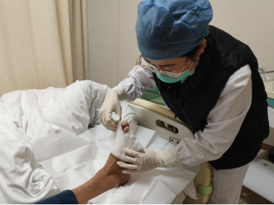 糖尿病足患者险截肢 我院多学科联合成功救治.png