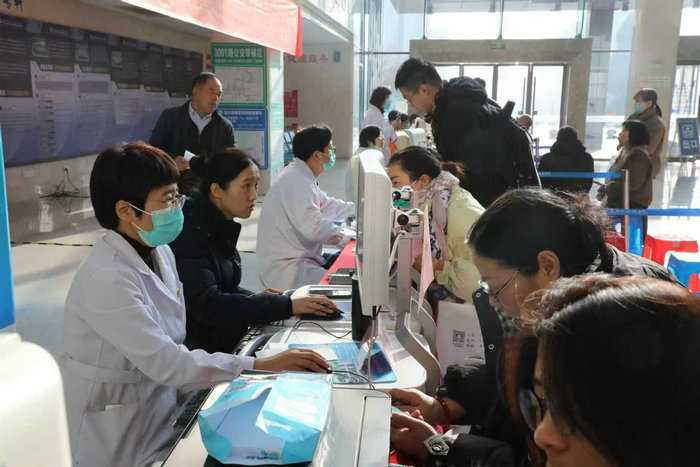 彰显公益担当 我院举办“迎新春”义诊及献血活动2.jpg